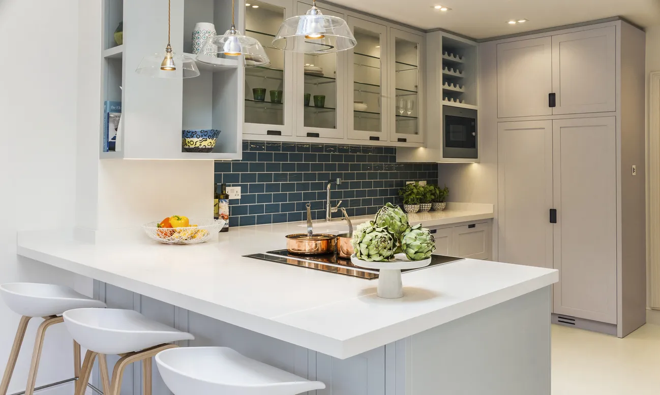 Separating the wet kitchen from the dry kitchen