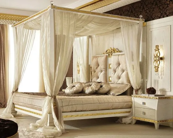 canopy bed