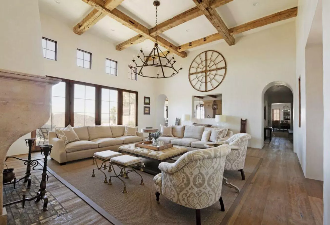 mediterranean style living room Floor