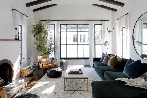 mediterranean style living room Walls and ceiling